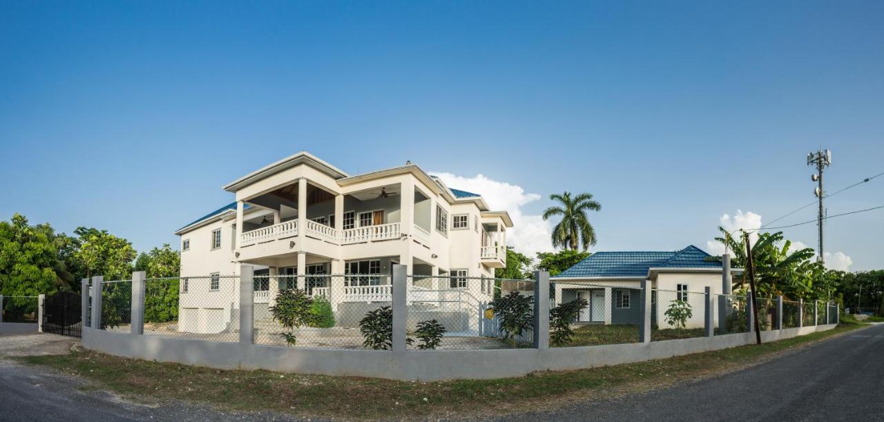 Blue Paloma Bed & Breakfast Lucea Exterior photo