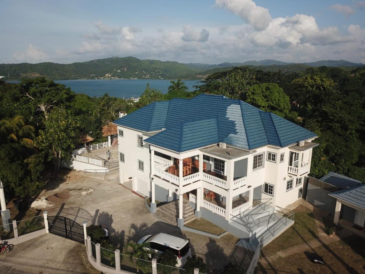 Blue Paloma Bed & Breakfast Lucea Exterior photo
