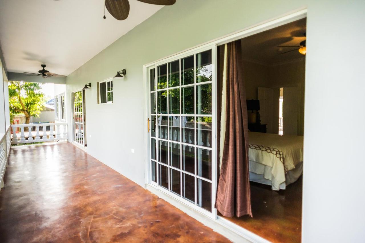 Blue Paloma Bed & Breakfast Lucea Exterior photo